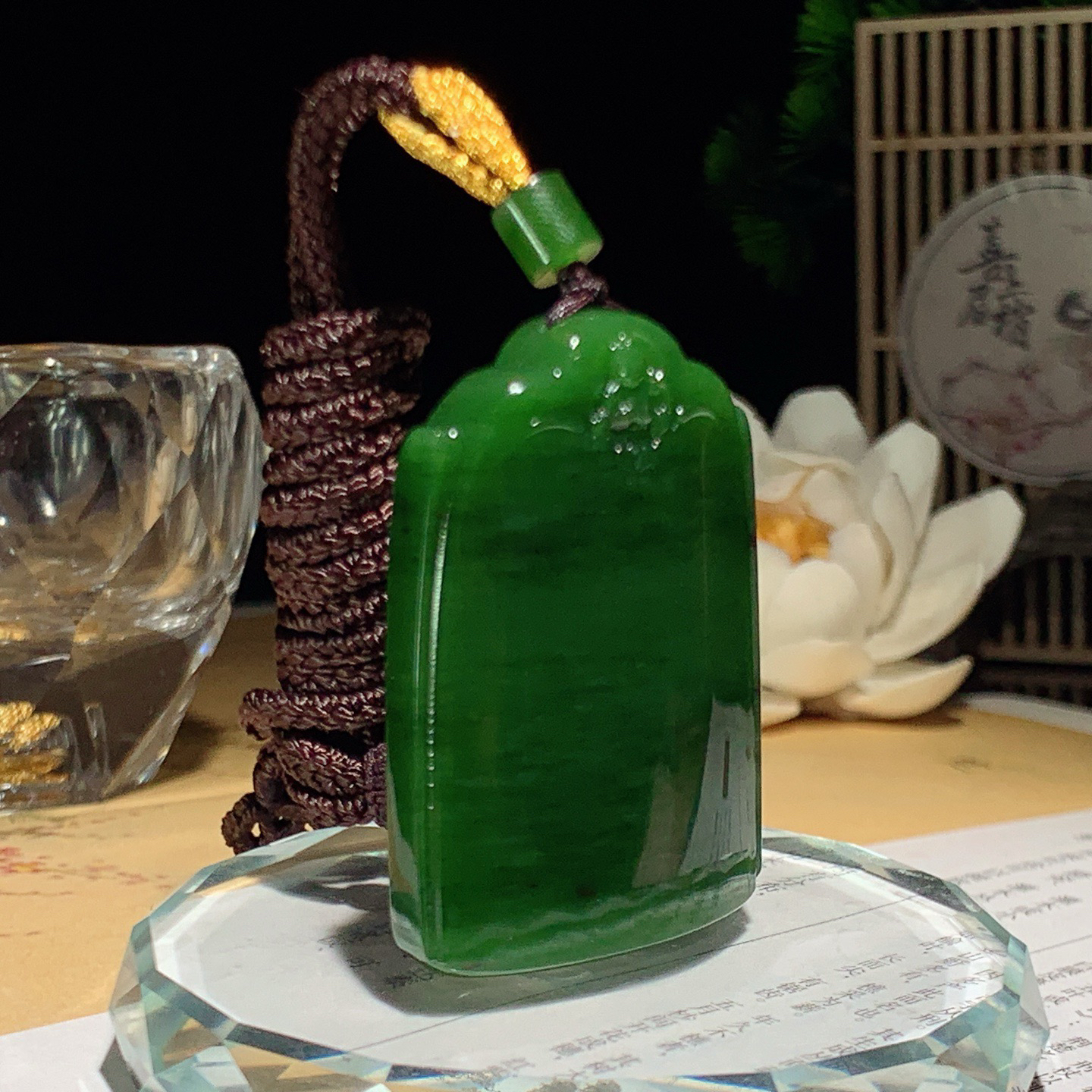 和田玉阳绿俄罗斯碧玉平安无事牌挂件 尺寸45/33/9重33.5克，玉质细腻油润 底色纯净 脂粉好，品质好！lt260427