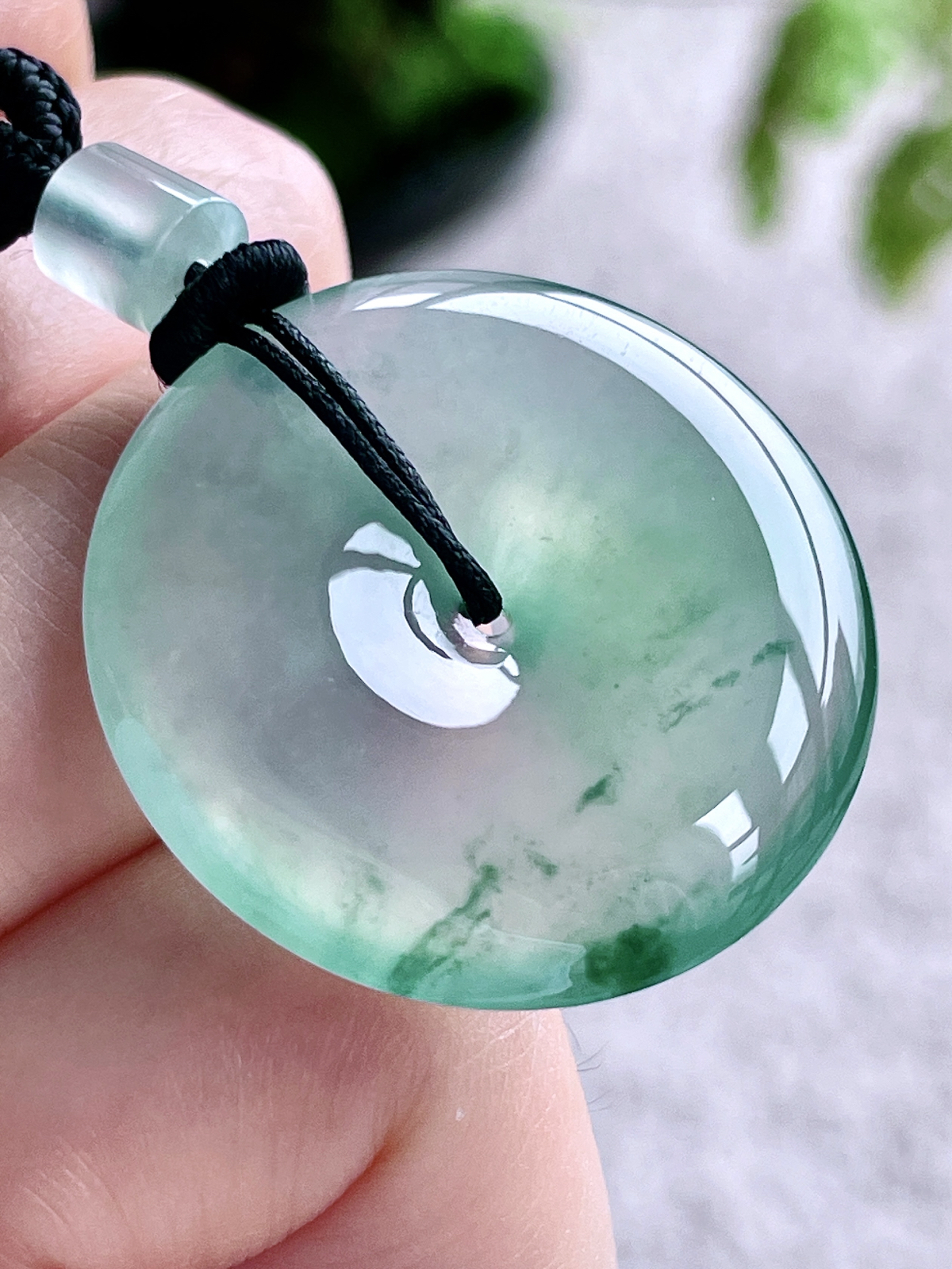 【裸石】高冰飘花平安扣吊坠
【说明】缅料 性价比高 冰润通透
【尺寸】30.3-5.8..