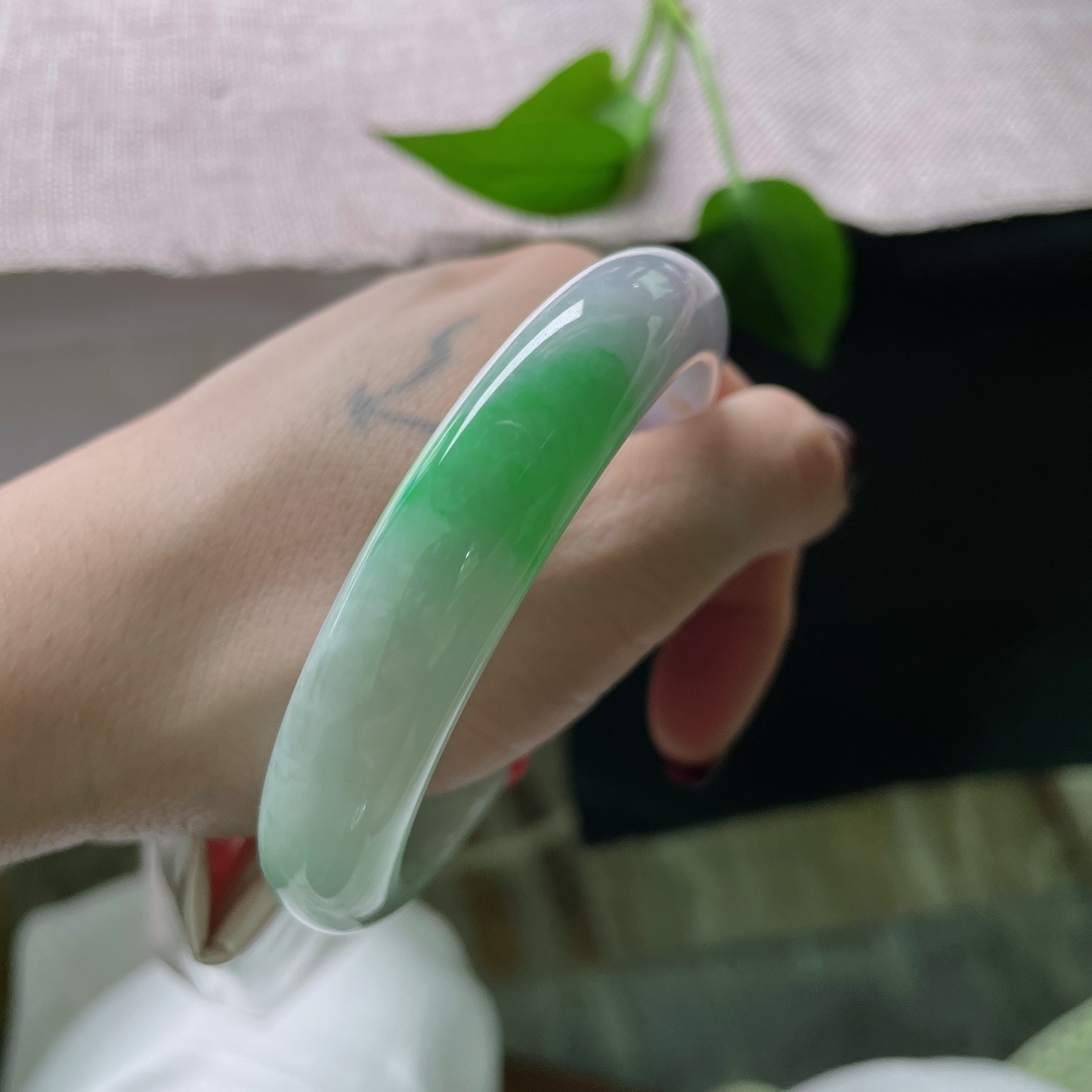 59.4/12.8/8.5飘绿正圈，水润，一抹翠色，婉间的温柔，皮纹，ss51282a