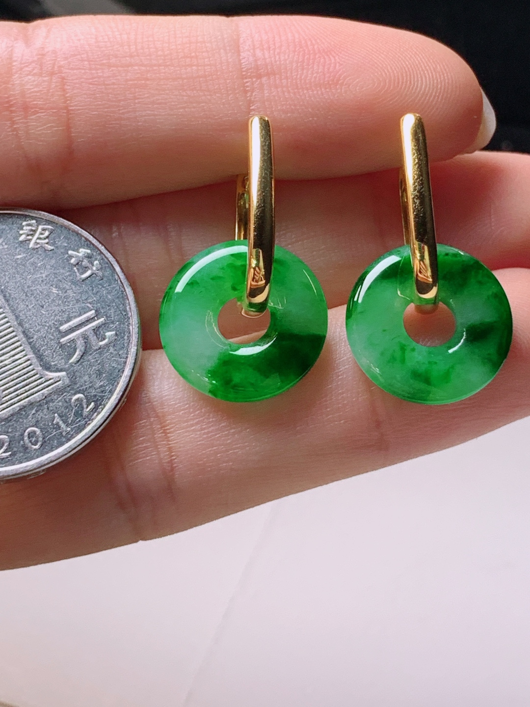 ️ 冰阳绿飘花甜甜圈耳坠，无裂色阳，裸石14.5-2.9