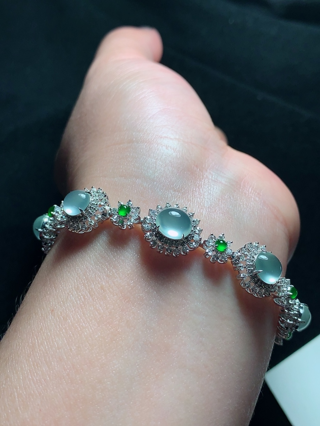 ️18k金镶嵌冰种蛋面手链，种老水头好，又冰又润，饱满：11.4/7.9mm裸石：6.7/2.3mm，编号