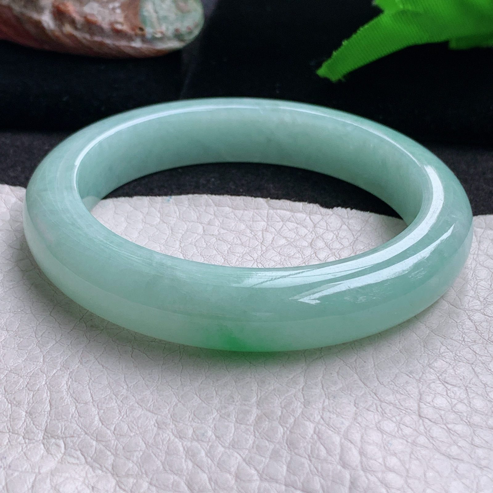 yh白底青58*13.3*7.3平安镯 缅甸翡翠a货手镯飘绿正圈玉镯子