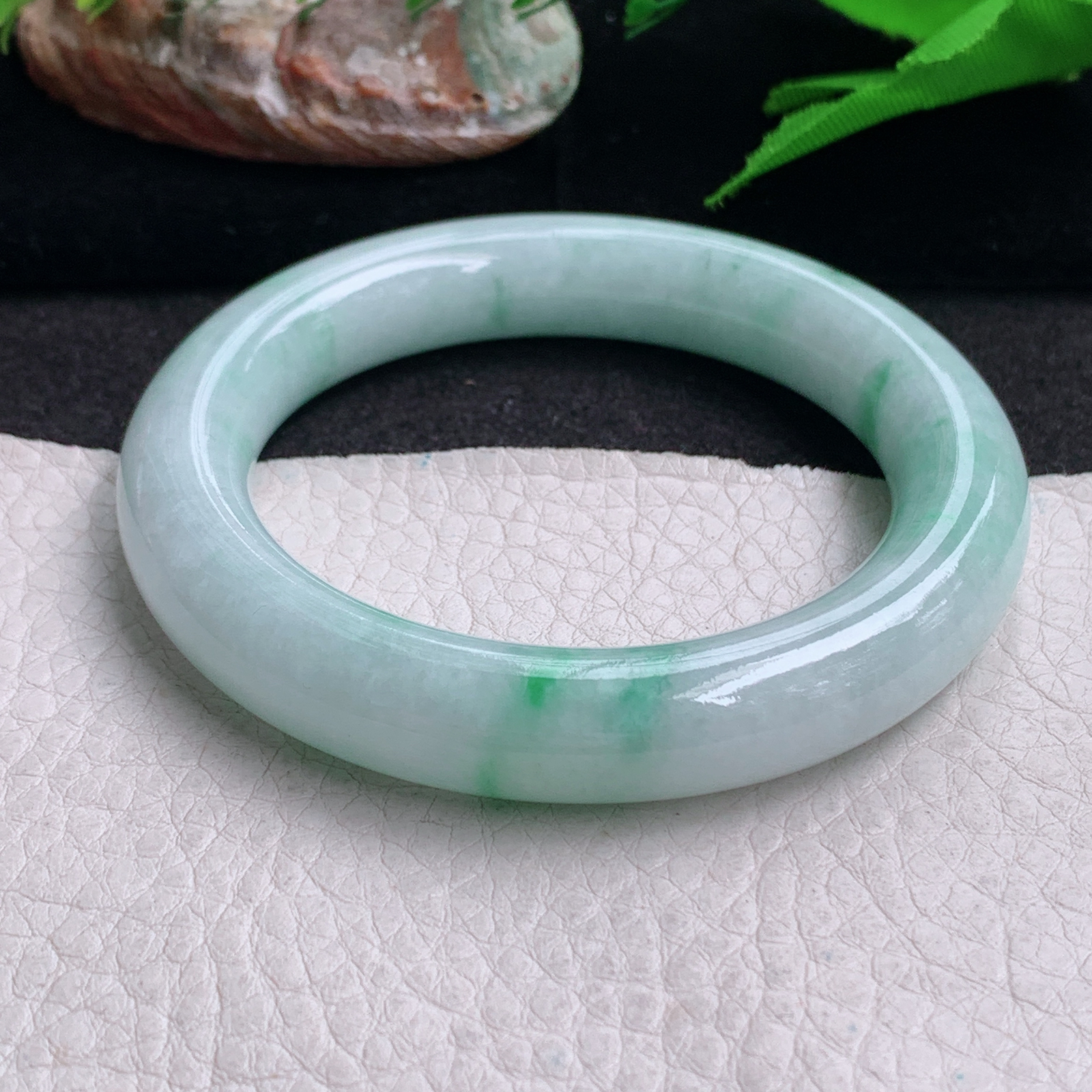 ee实拍53*11.3*11美人镯 缅甸翡翠a货手镯飘花女款圆条玉镯子