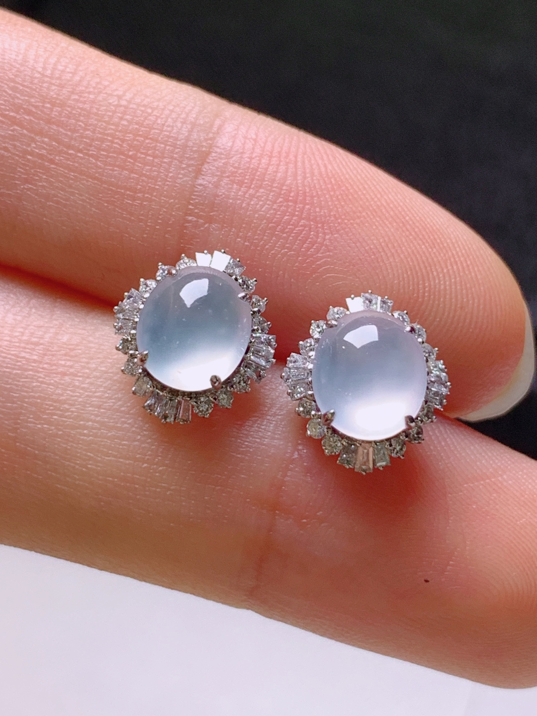 冰种旦面耳钉，无裂，冰透起光，裸石7.4/6.4/2.9