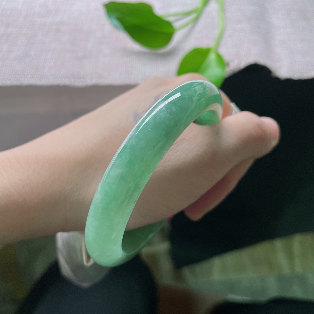 59/11.6/8.2，绿底正圈，水头好，满色青翠，种老，自带氧气感，无裂，ss48762a