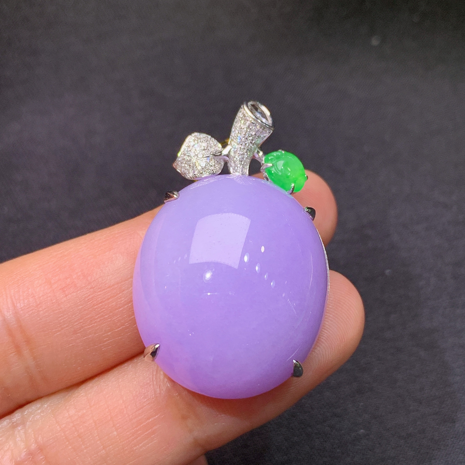 紫罗兰蛋面吊坠，18k金镶嵌，温润细腻，颜色鲜艳，Xli 尺寸34.6*21.8*11.6