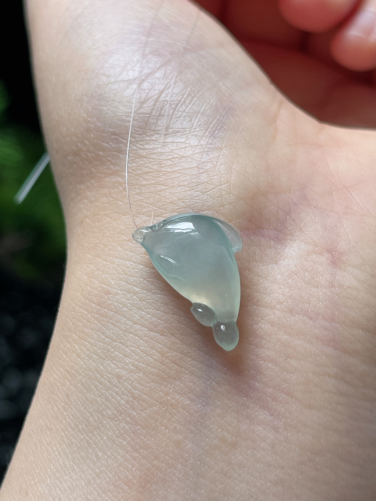 翡翠冰糯种淡绿色淡绿色鲸鱼