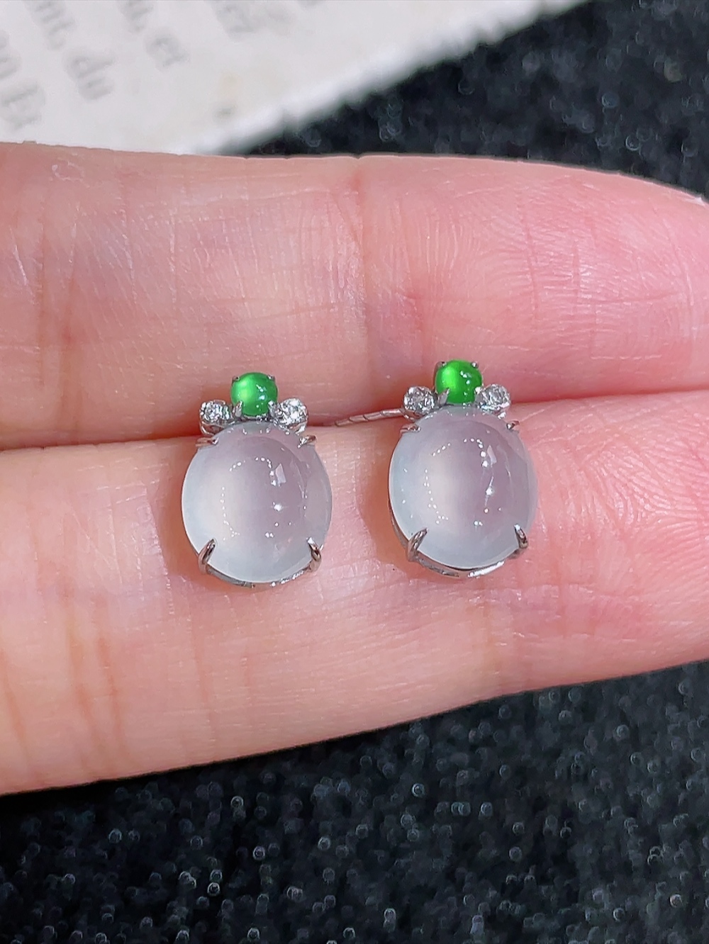 ️高冰鸽子蛋耳钉，无裂，18k金镶嵌，种水，全景天窗，厚装饱满，荧光四射，刚性十足，高端大气，时尚