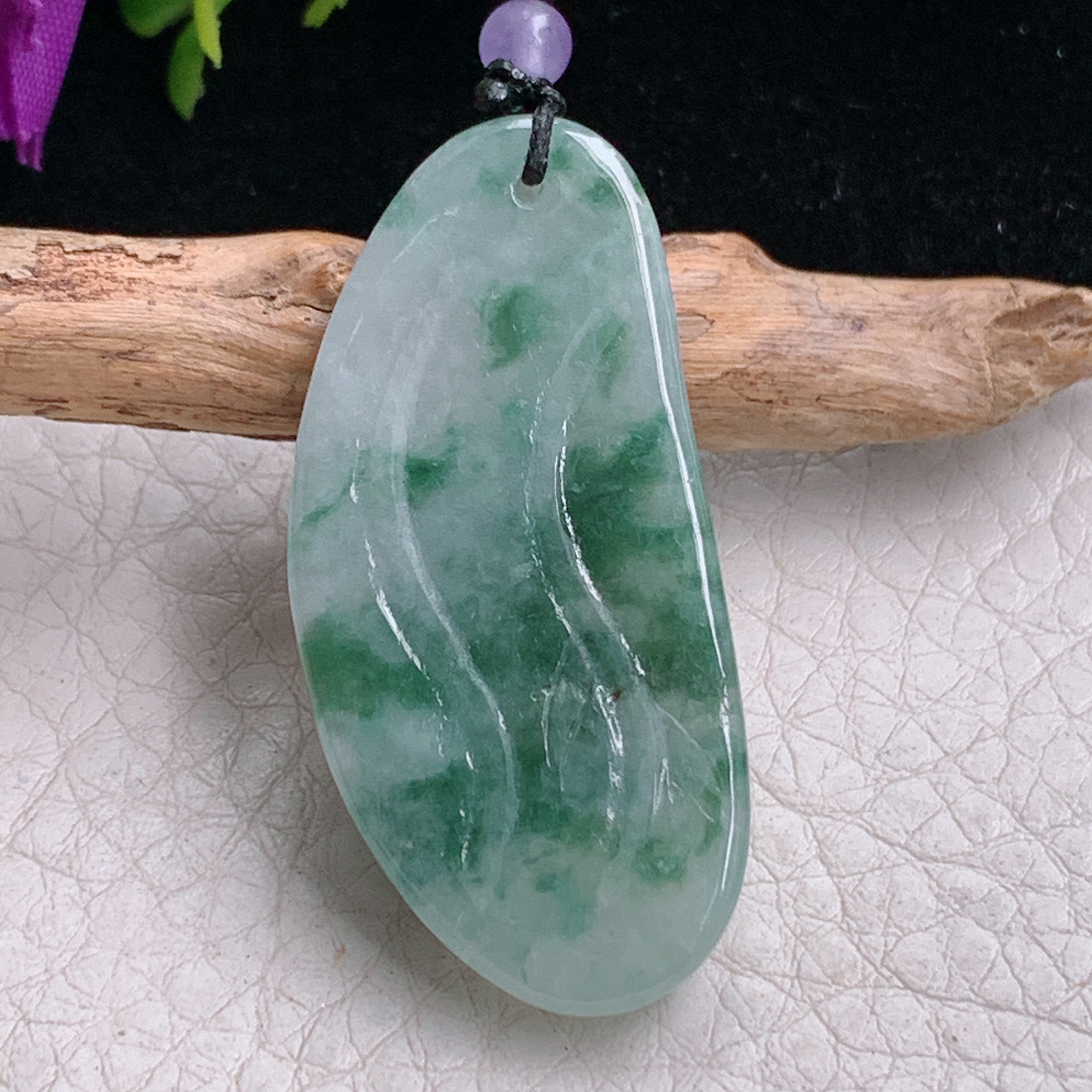 t实拍40*19*7.2缅甸翡翠A货精雕冰飘花灵猴抱寿桃 招财猴玉吊坠 玉挂件