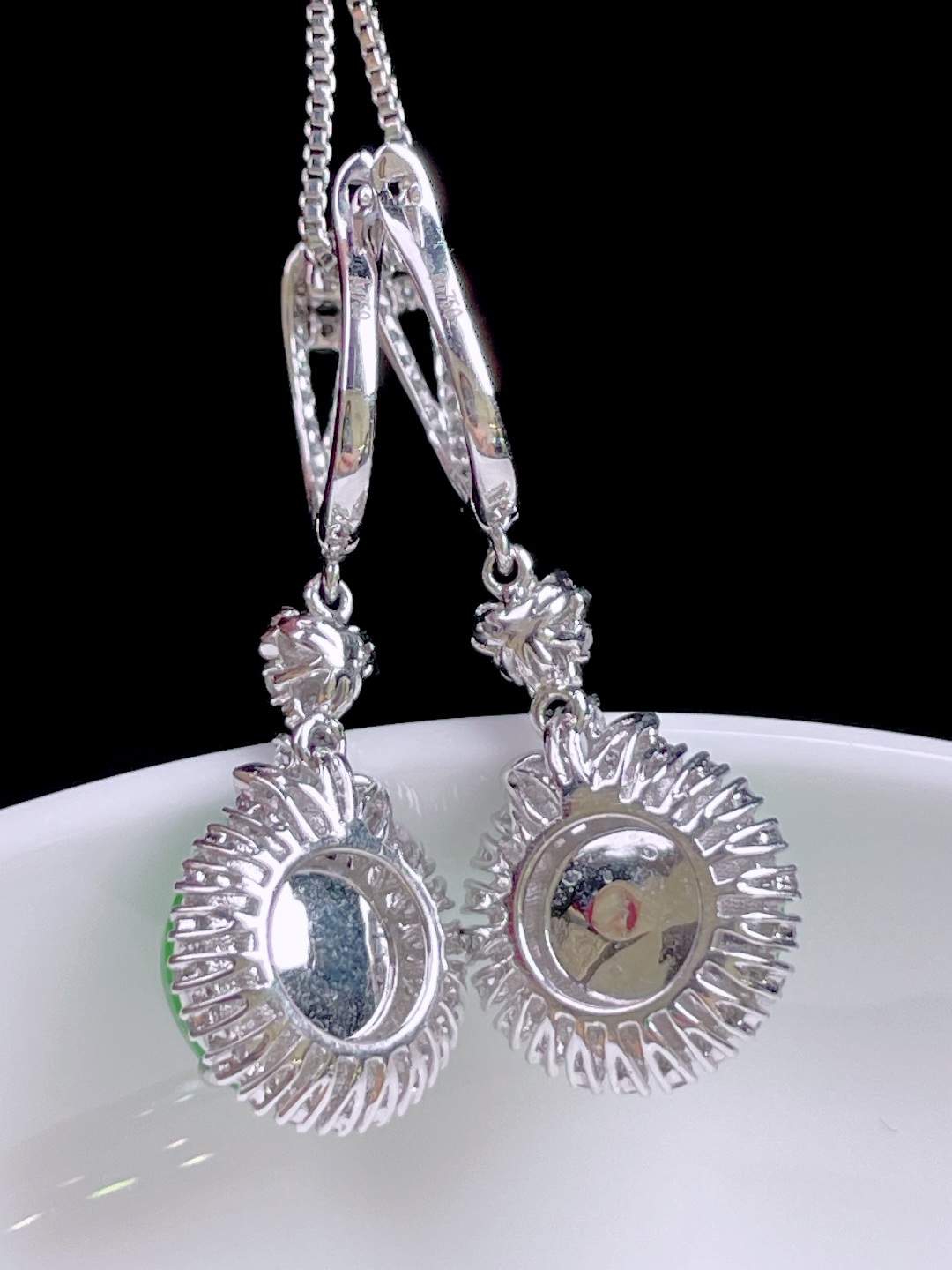 ️ 冰阳绿耳坠，色泽浓郁，种老水润，18k金镶嵌：32.4/12.2/5.3，裸石：9.9