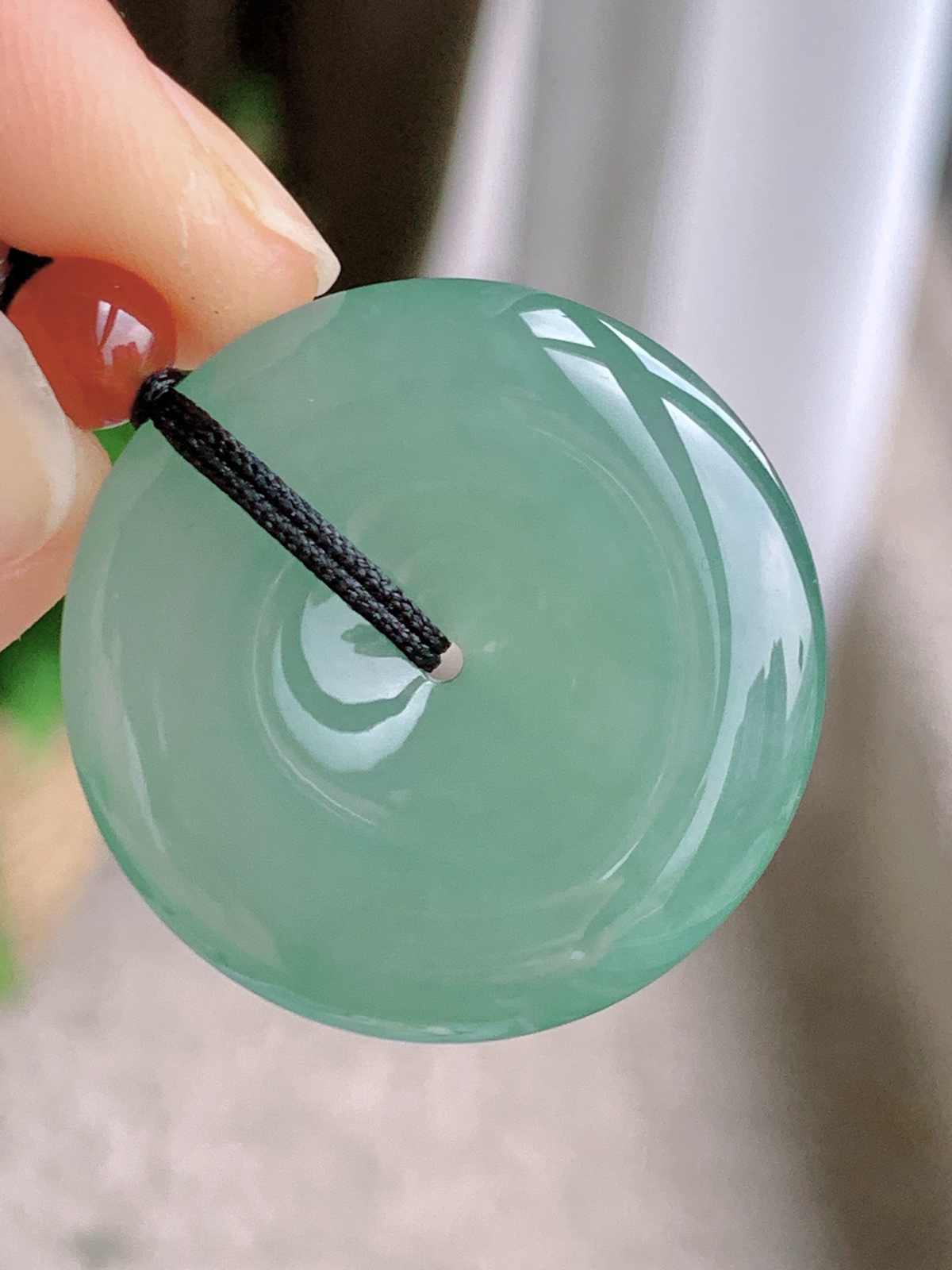 【裸石】冰晴绿平安扣吊坠  
【说明】缅料 性价比高  
【尺寸】28.3-5.6..