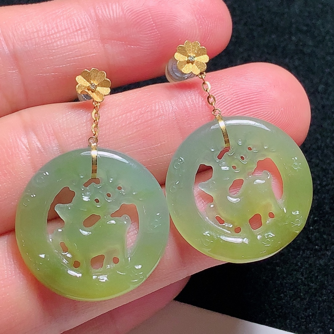 ️18k金镶嵌冰种黄翡一鹿相伴耳坠，种老水头好，又冰又润，饱满无裂：34.5mm裸石：23.2/2.7mm，编号