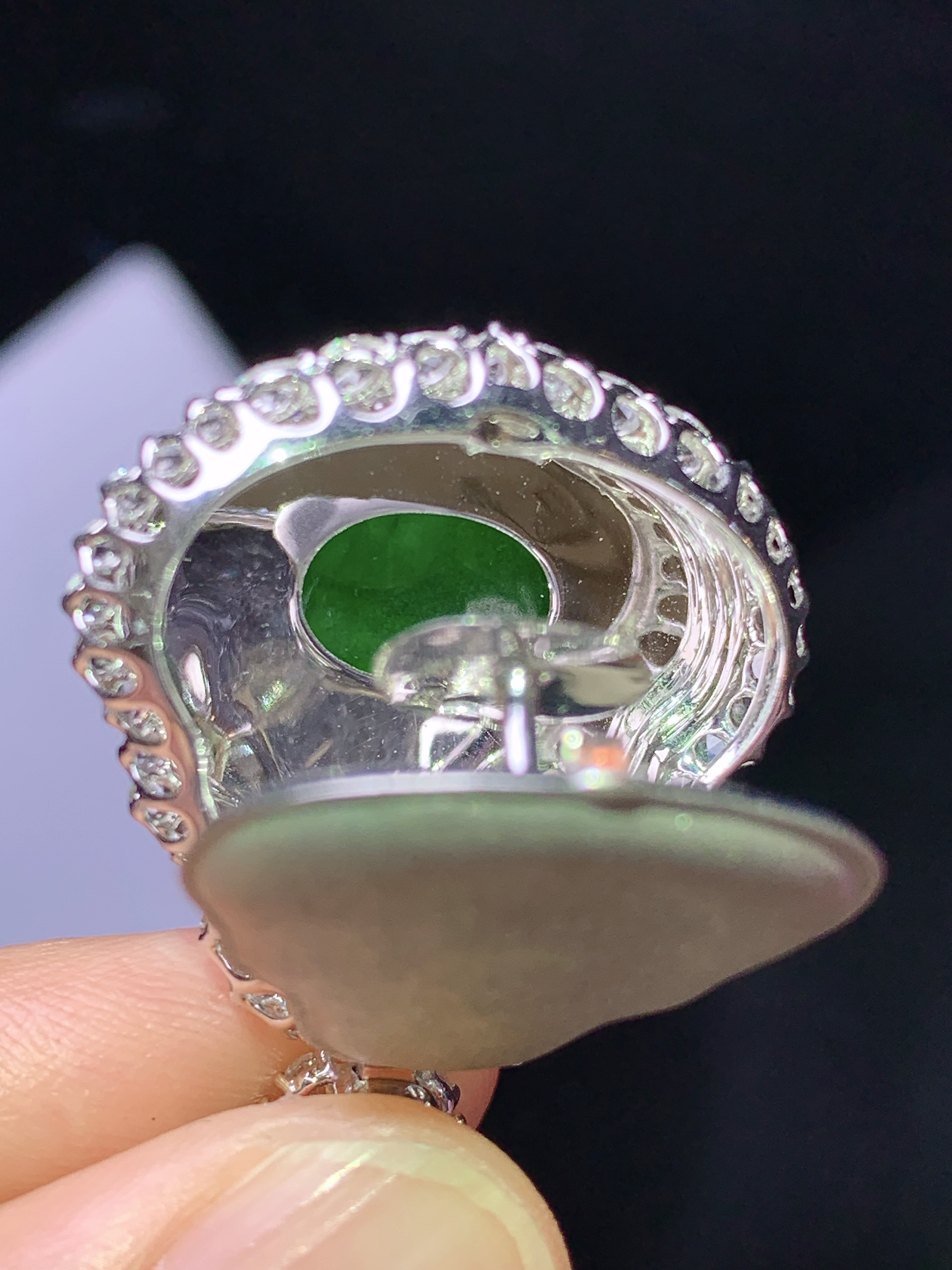 8k金钻镶嵌冰阳绿佛公吊坠 玉质细腻 色泽艳丽清新 水润亮眼 整体尺寸32.6*24.8*11.6h2