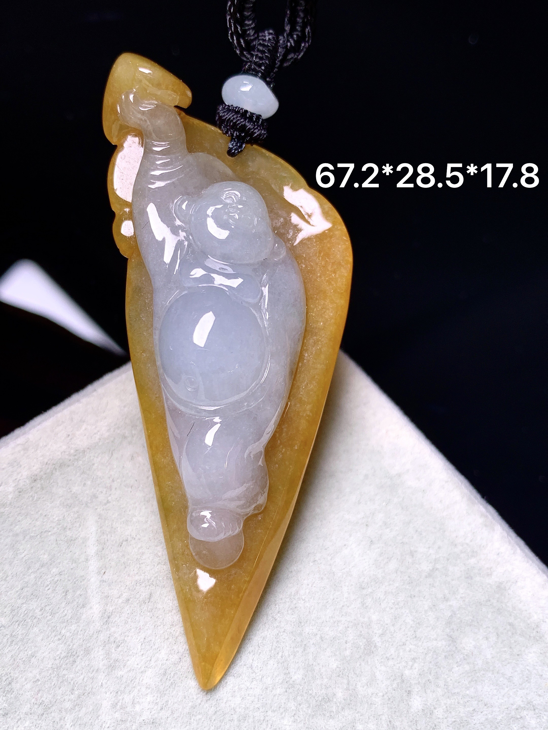 黄翡逍遥佛公吊坠 玉质细腻 色泽艳丽清新 水润亮眼 整体尺寸67.2*28.5*17.8L1