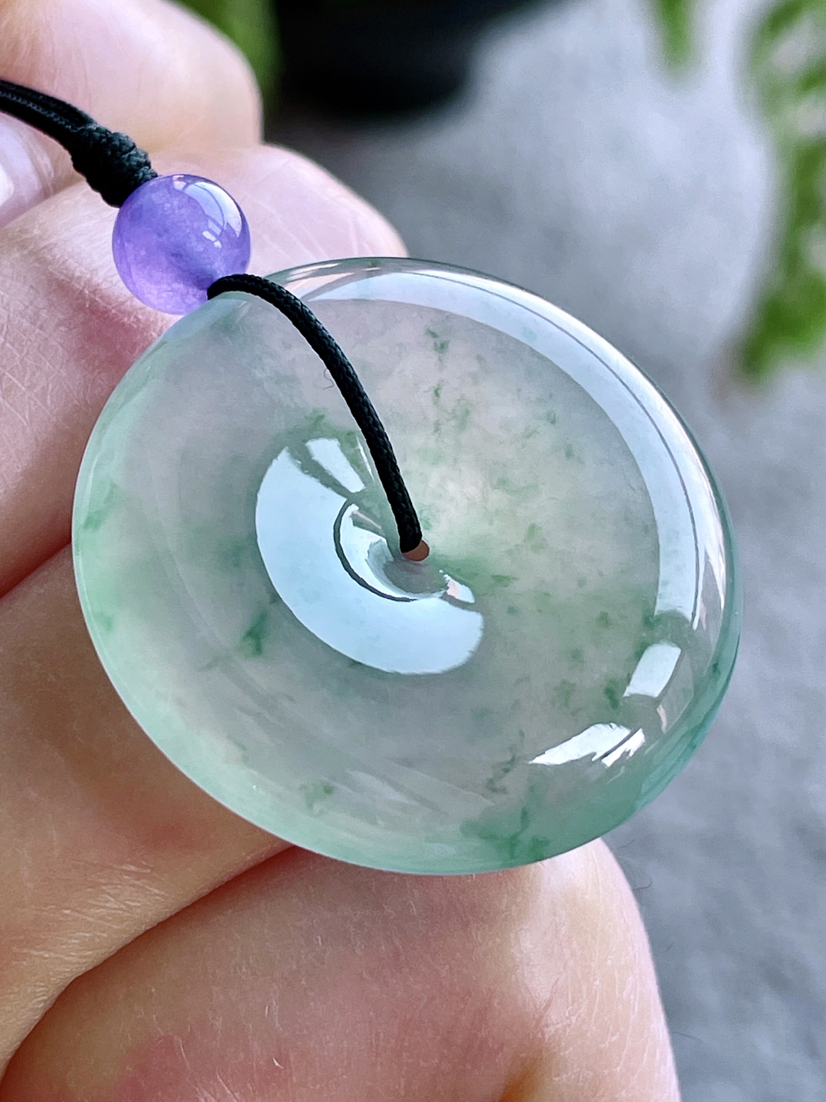 【裸石】高冰飘花平安扣吊坠
【说明】缅料 性价比高  
【尺寸】29.3-6.4..