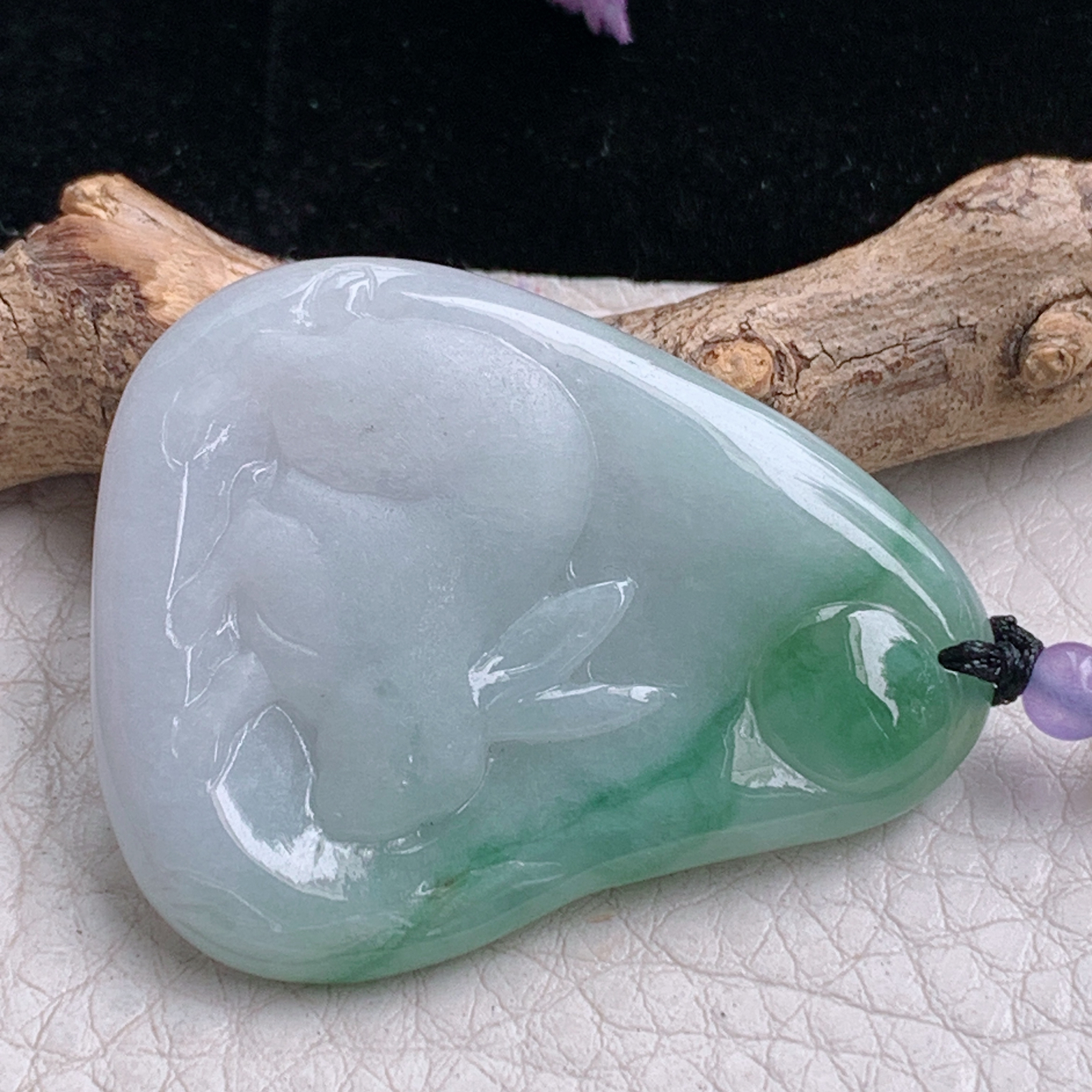 t实拍39.2*31.2*4.2缅甸翡翠A货精雕双彩兔子 生肖兔玉吊坠 玉挂件