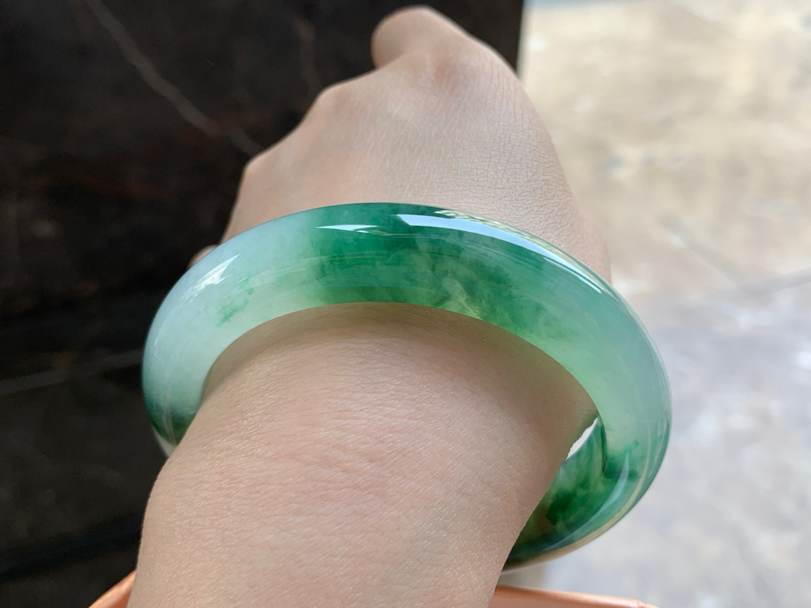 58.5-12.8-9.3

绿花手镯^_^颜色好看