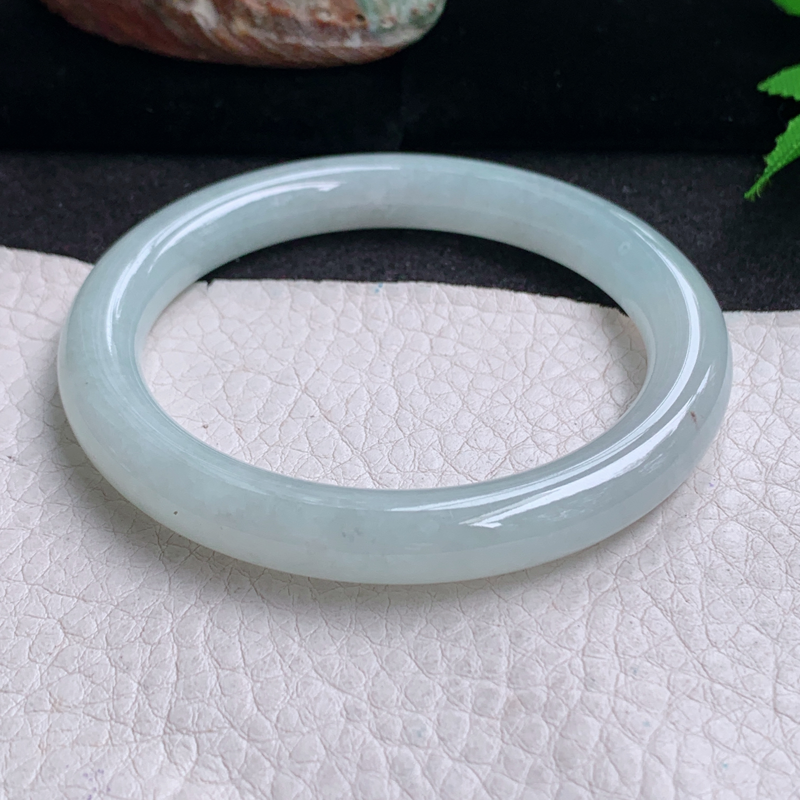 n小圈口54*8.8*8.5美人镯 缅甸翡翠a货手镯浅绿秀气圆条叮当镯