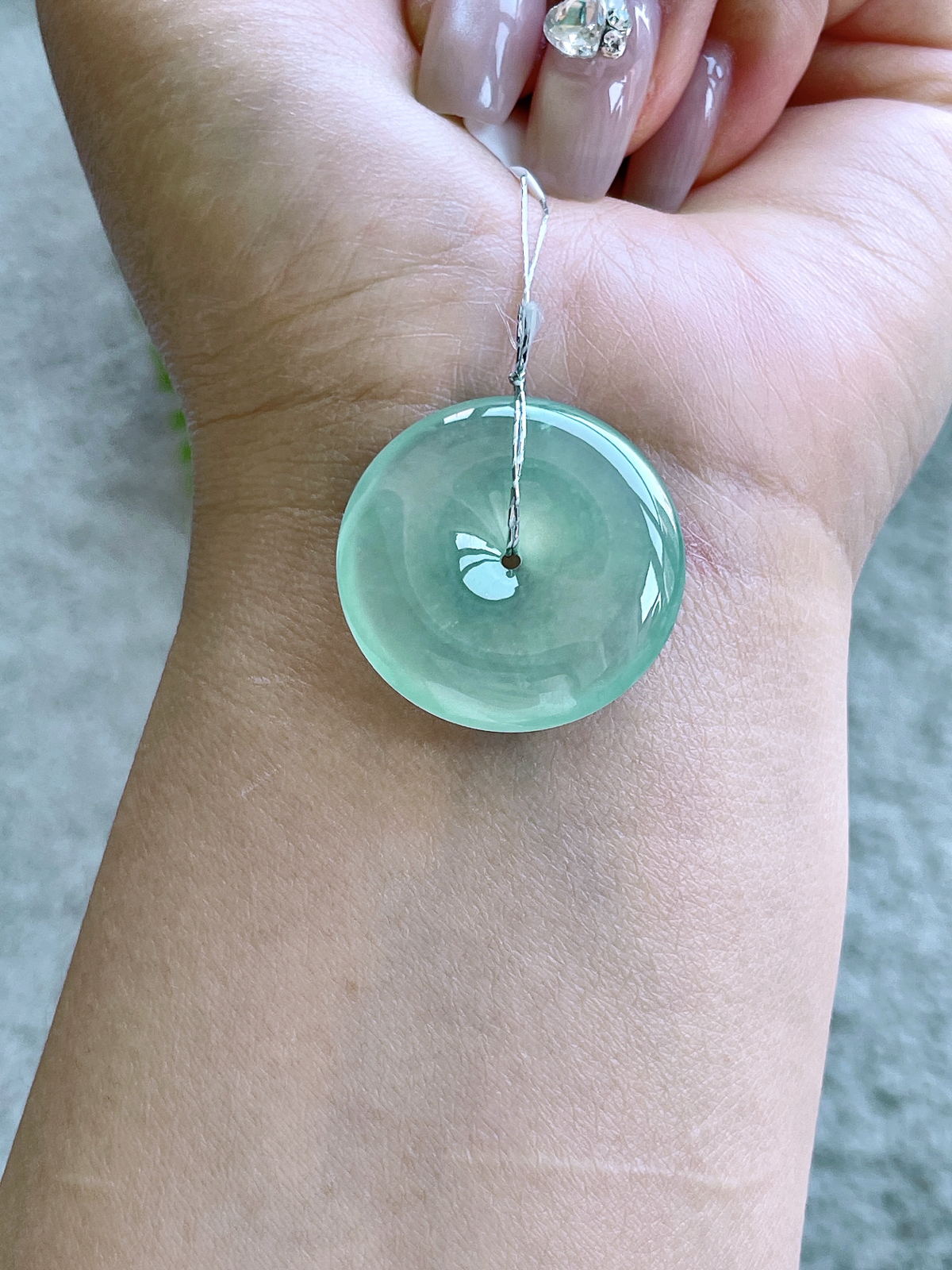 【裸石】冰晴水平安扣吊坠
【说明】缅料 性价比高  
【尺寸】28-5.7..