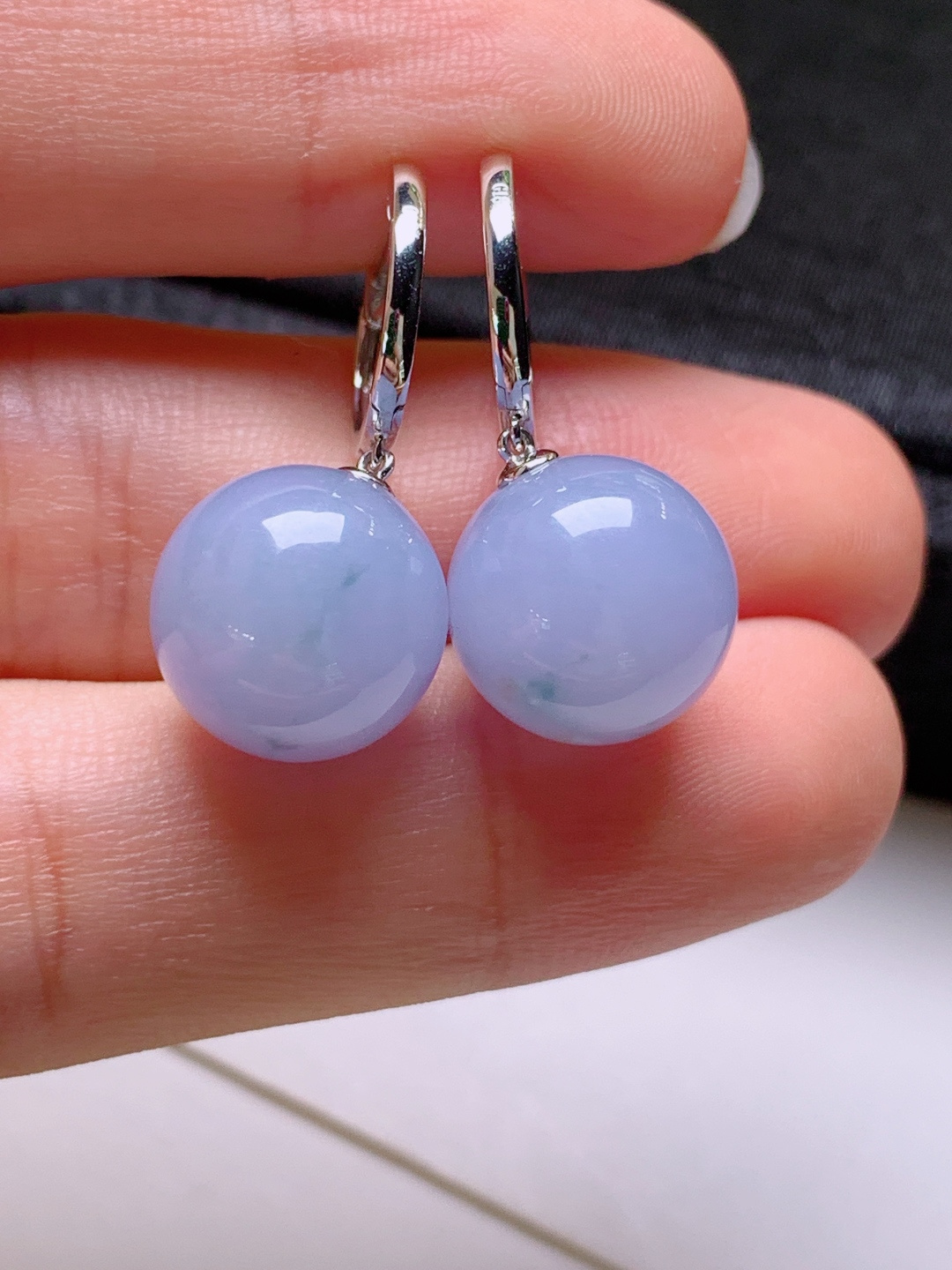 耳坠，无裂，色正饱满，裸石11.8