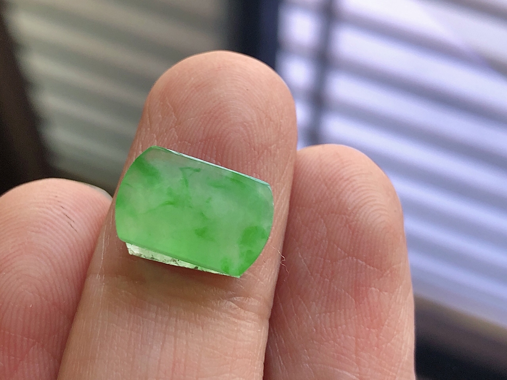 ️ 冰种阳绿马鞍，色泽艳阳，通透水润，玉质细腻，夺目迷人，镶嵌效果，品相，无裂，尺寸13/8.5/3.5，超值