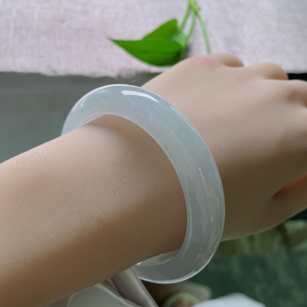 56.5/12.3/8.8冰晴底正圈，冰润细腻，沁人心脾，晶莹剔透，贵气，有棉线，ss49451a