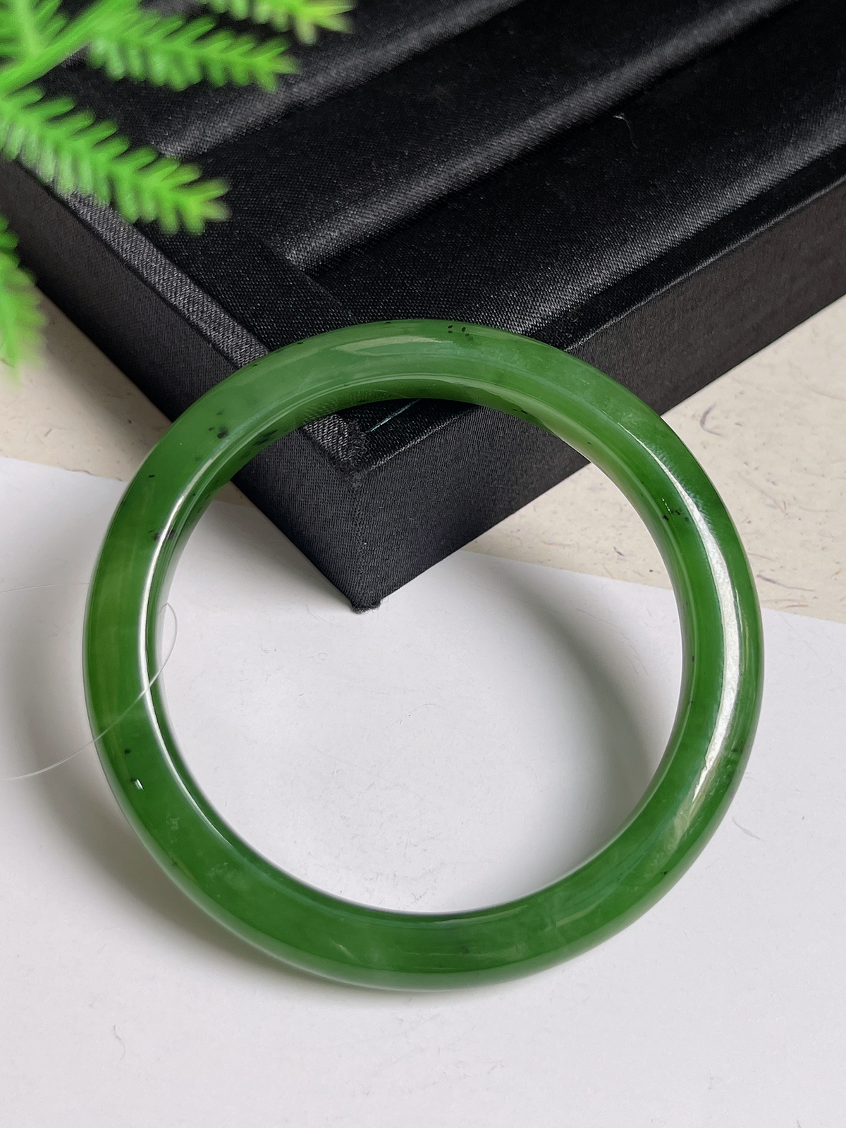 正圈56.8圈口，和田玉碧玉手镯