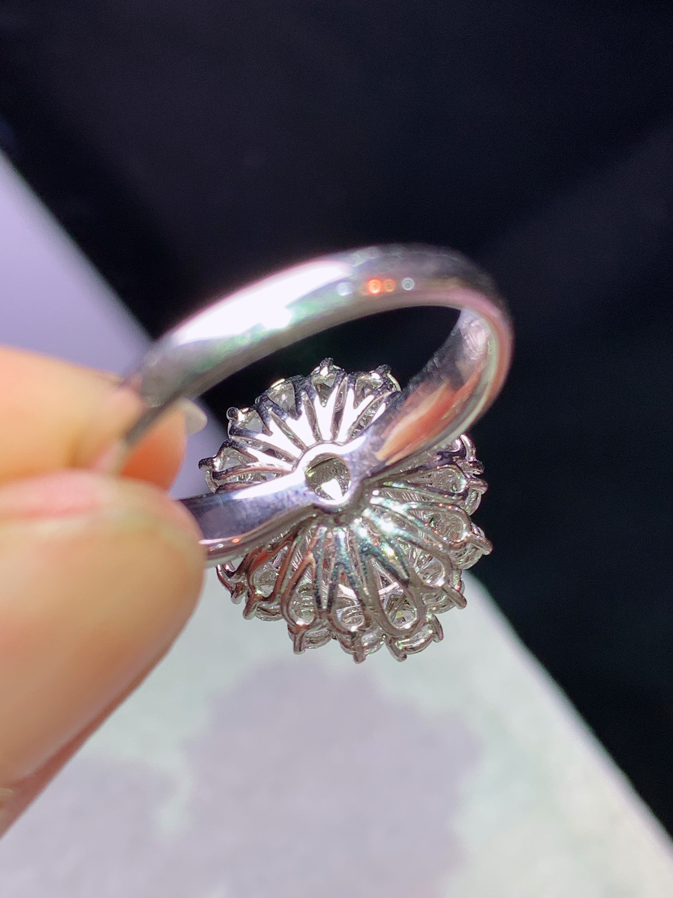 8k金钻镶嵌满绿蛋面戒指 玉质细腻 色泽艳丽清新 水润亮眼 圈口14 整体尺寸15.7*14.3*12L3