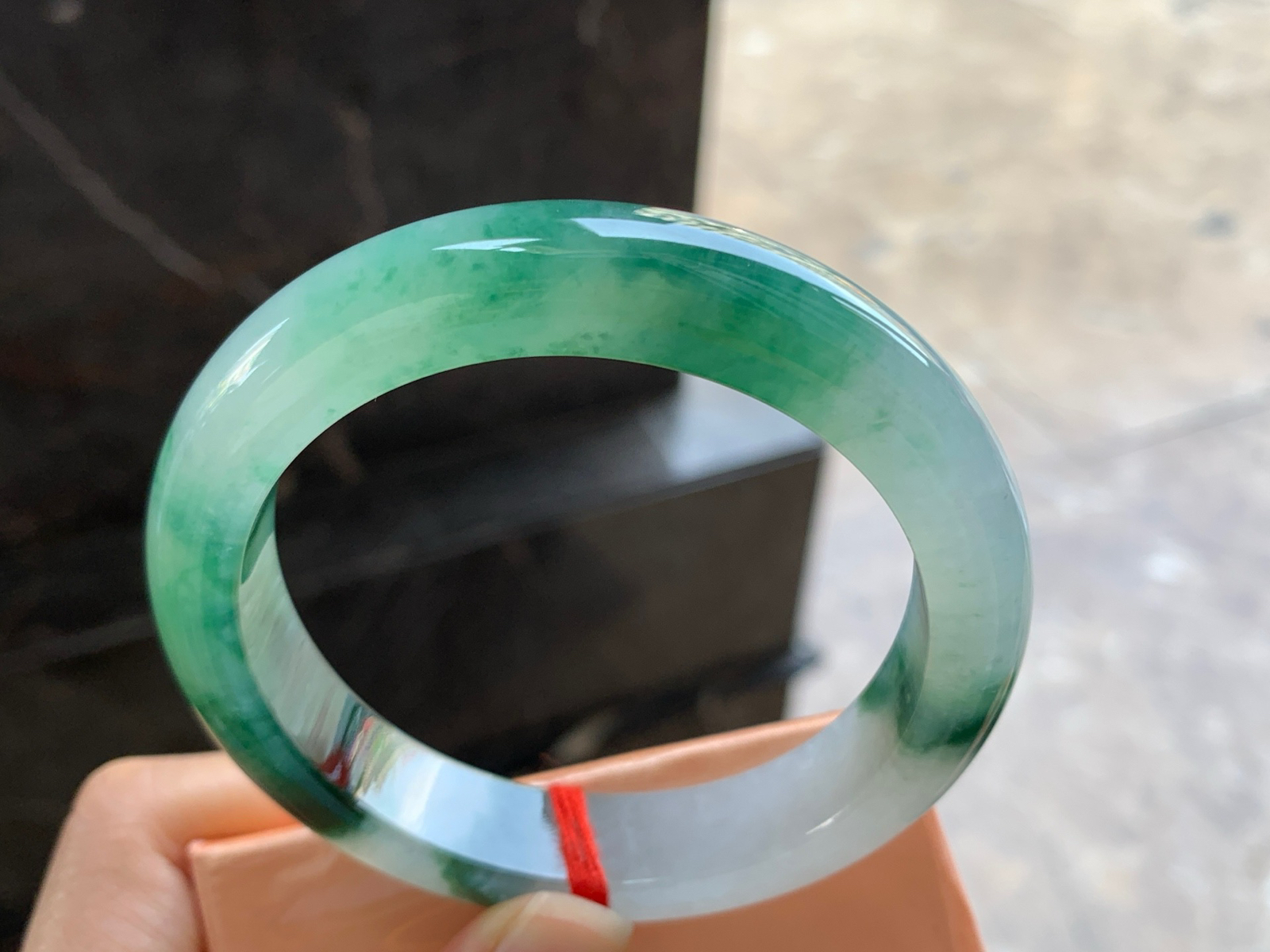 58.5-12.8-9.3

绿花手镯^_^颜色好看