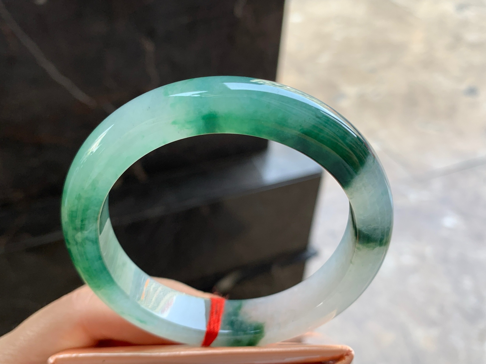 58.5-12.8-9.3

绿花手镯^_^颜色好看