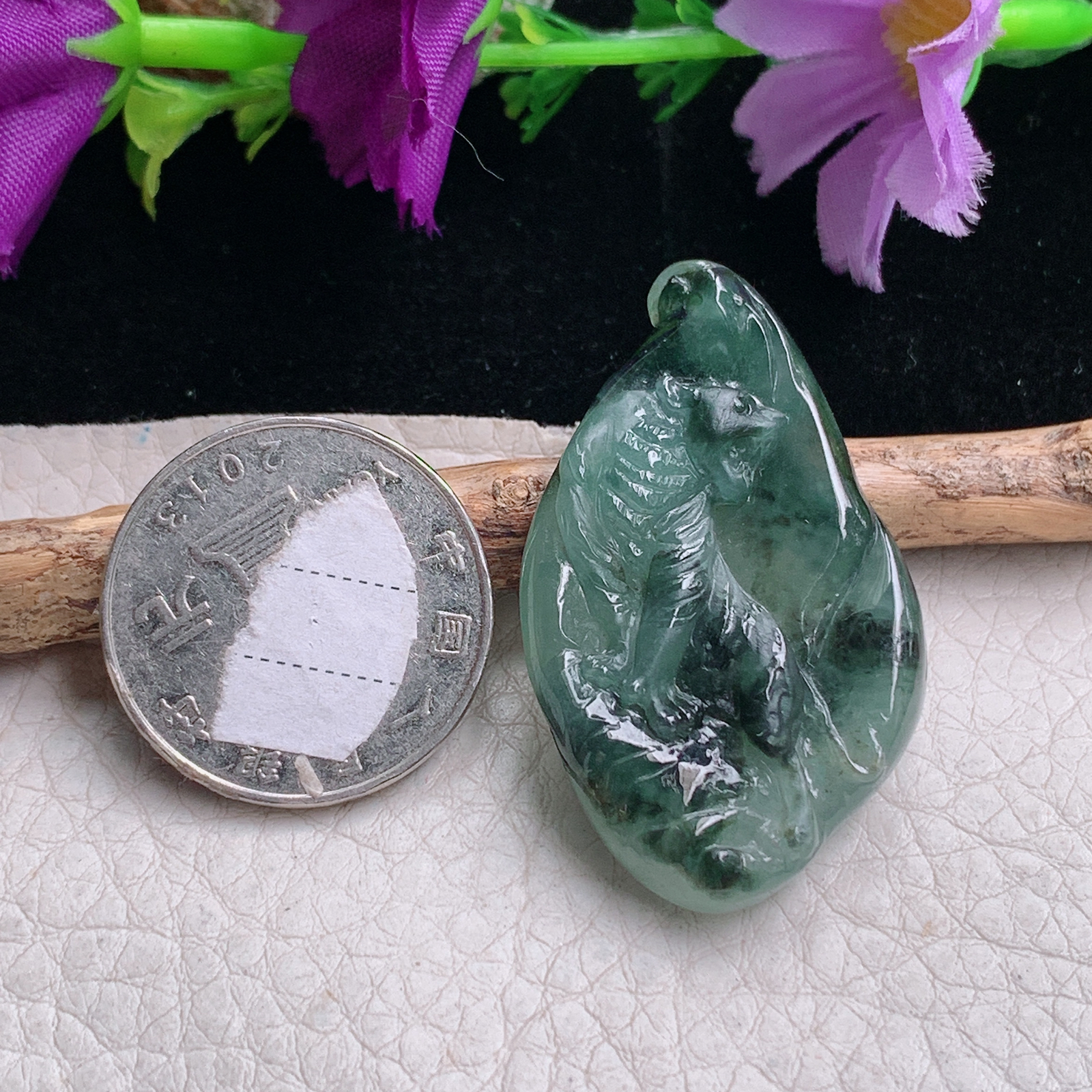 t实拍42.8*25.8*6.8缅甸翡翠A货精雕随形冰飘花上山虎 生肖虎玉吊坠 玉挂件