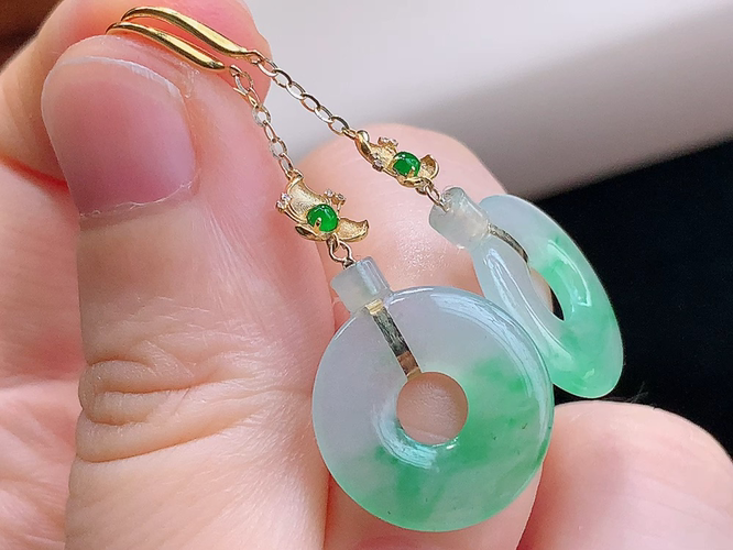 ️ 18K金伴钻甜甜圈耳环，尺寸取一44.0/16.0-2.4mm，包A附证书