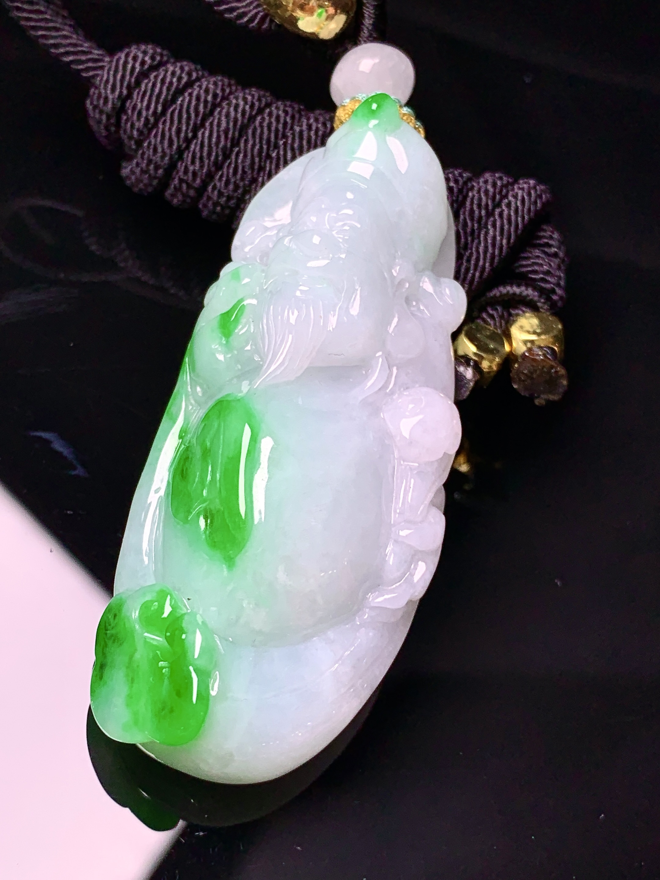 飘绿财神吊坠 玉质细腻 色泽艳丽清新 水润亮眼 整体尺寸56.7*28*17.8w1
