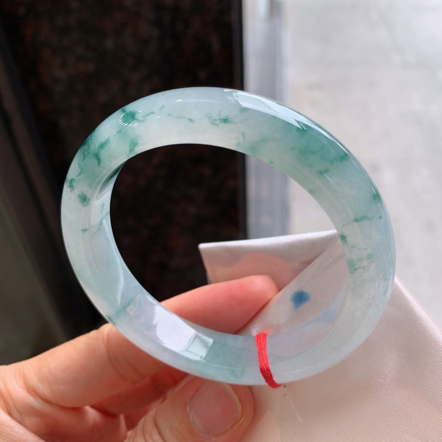 正圈冰种飘花，有纹，尺寸：58/12.6/8.9，冰润