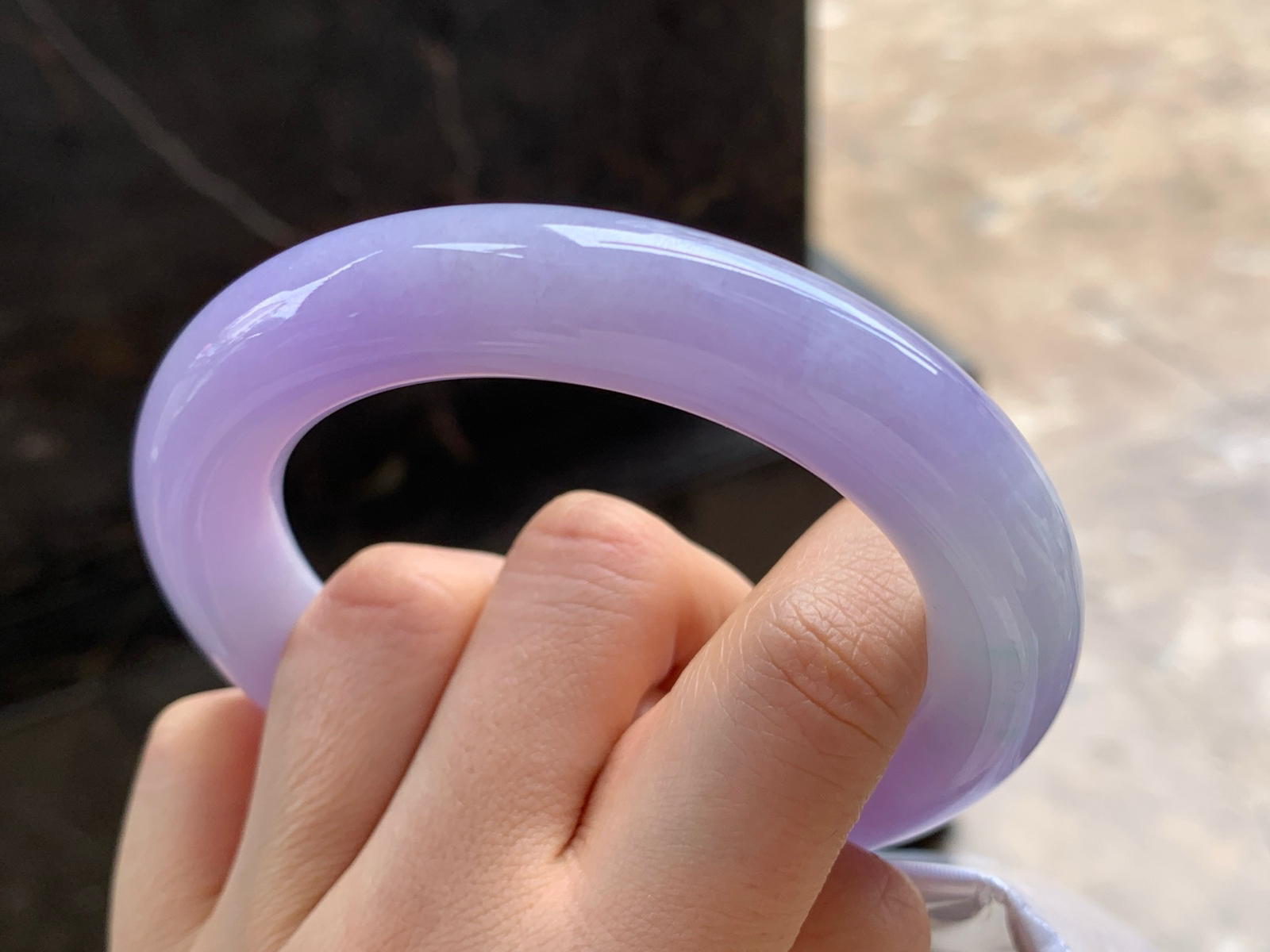 57.5-12.5

紫罗兰圆条手镯^_^颜色鲜艳 玉质温润