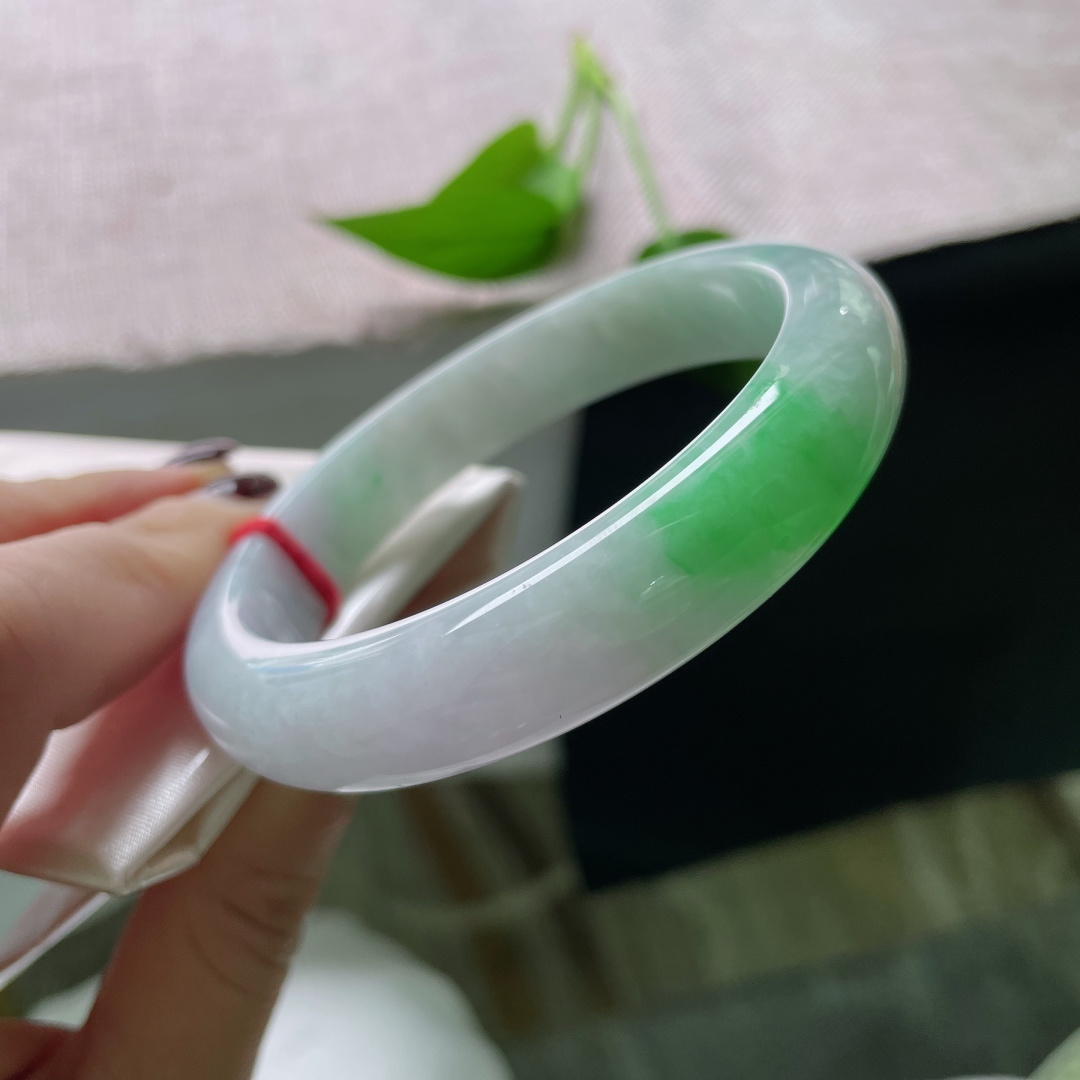 59.4/12.8/8.5飘绿正圈，水润，一抹翠色，婉间的温柔，皮纹，ss51282a