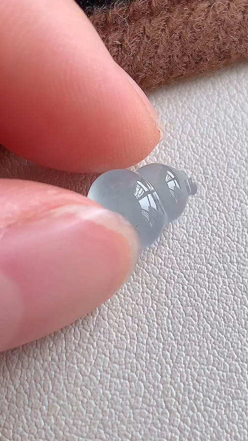 天然翡翠，冰种小葫芦，无裂，尺寸10.3/7.8/5.8，xw427