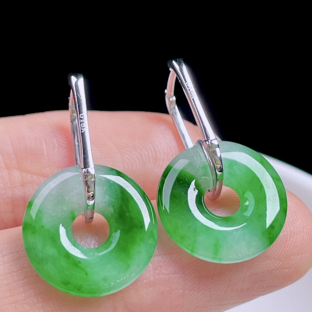 ️ 冰阳绿甜甜圈耳坠，色泽浓郁，种老水润，18k金镶嵌：24.3，裸石：14.5/2.7
