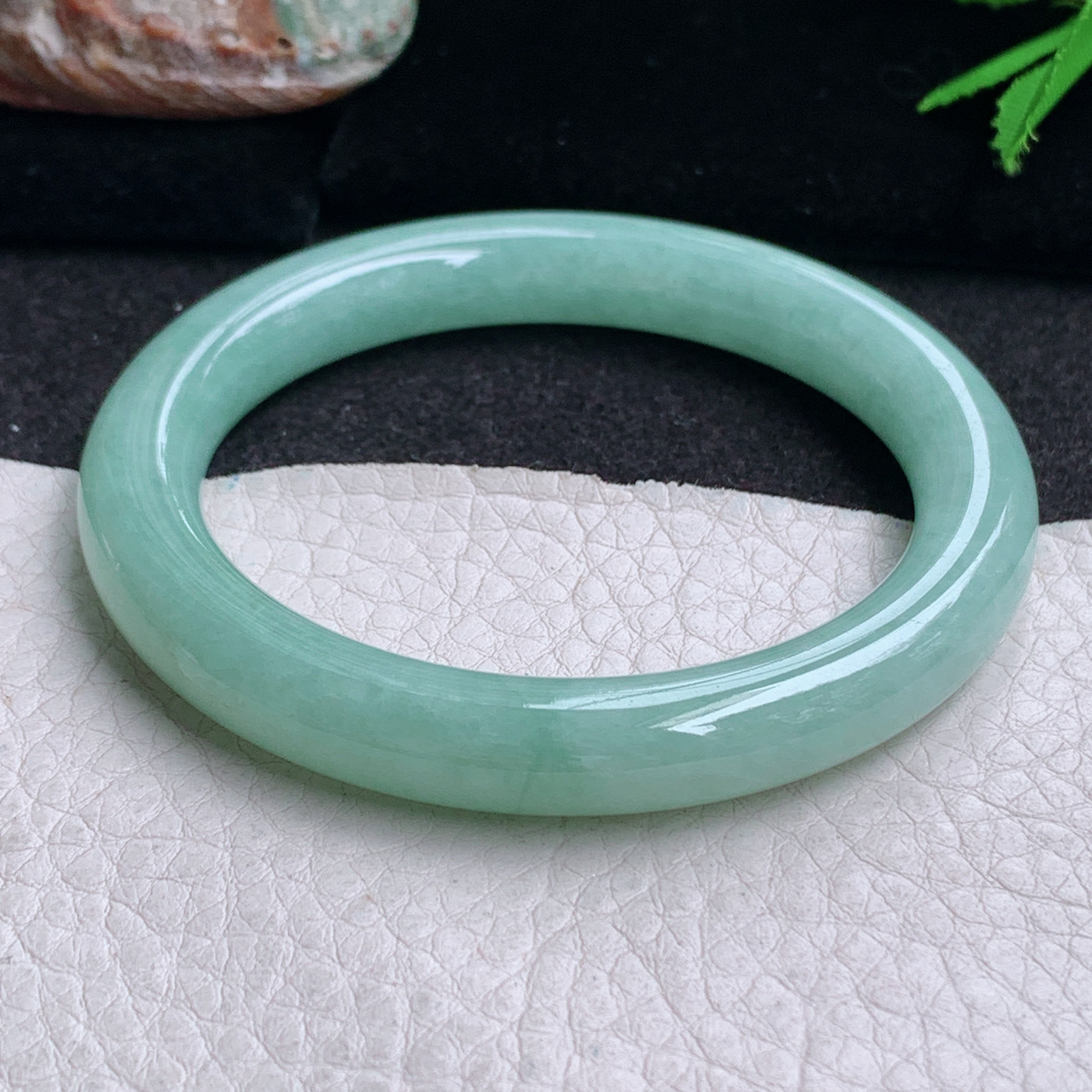 n小圈口52*8.8美人镯 缅甸翡翠a货手镯甜绿秀气圆条叮当镯