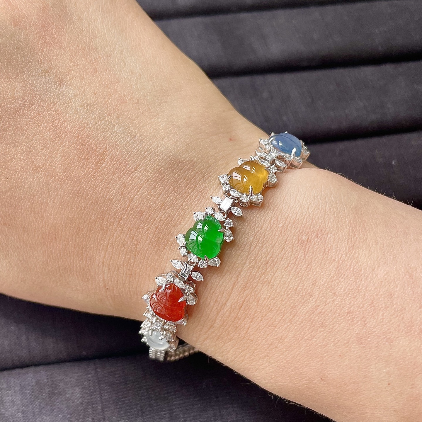 ️，多宝葫芦手链，色辣，18k金镶嵌，饱满水润，，裸石尺寸8/7.5/4，编码0426好数字