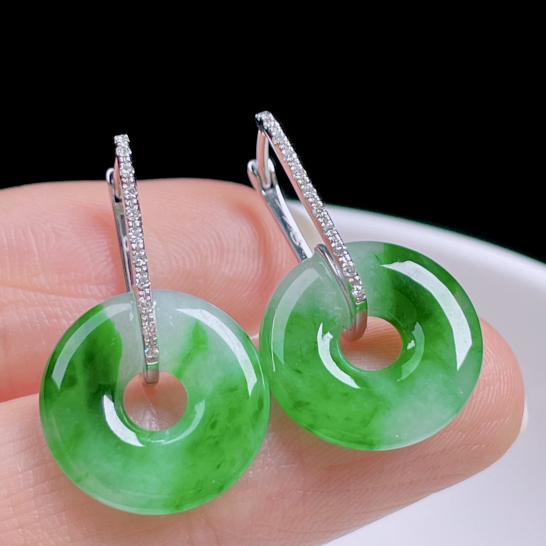️ 冰阳绿甜甜圈耳坠，色泽浓郁，种老水润，18k金镶嵌：24.3，裸石：14.5/2.7