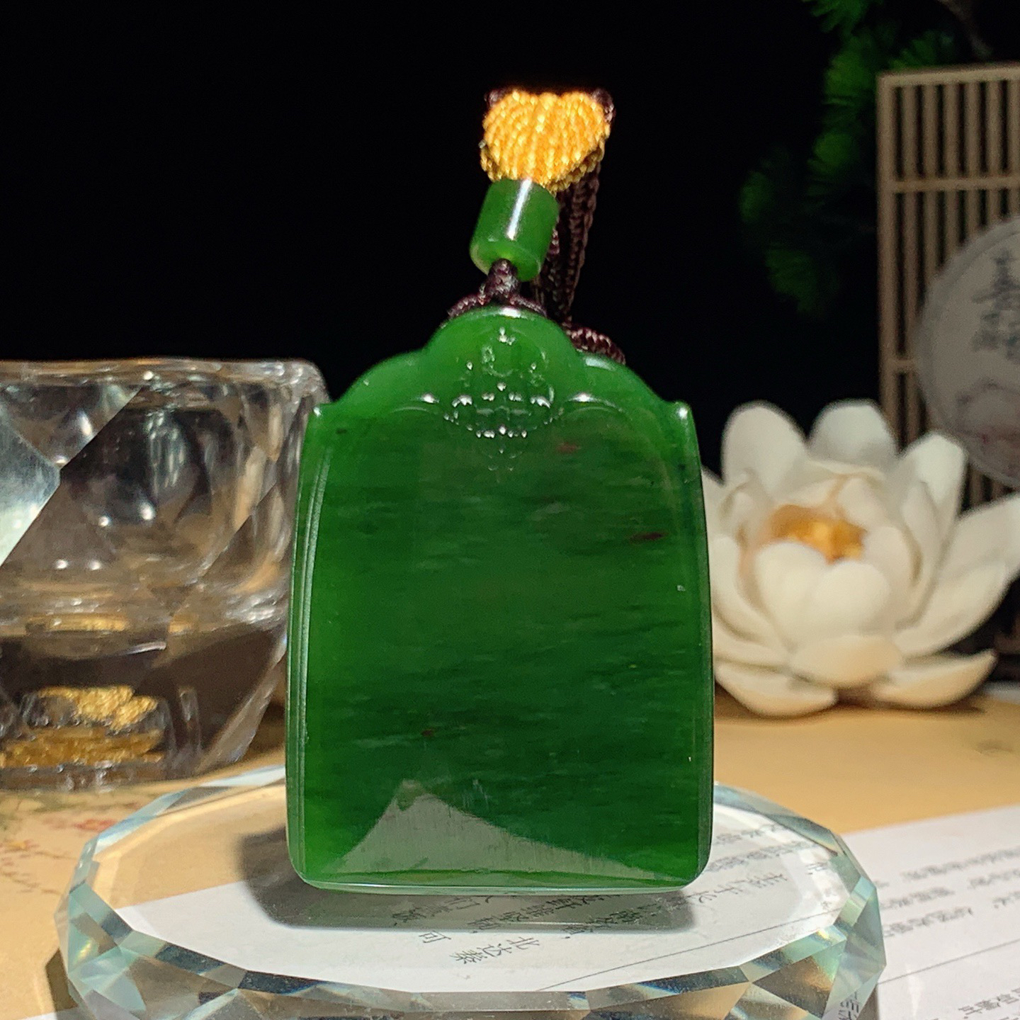 和田玉阳绿俄罗斯碧玉平安无事牌挂件 尺寸45/33/9重33.5克，玉质细腻油润 底色纯净 脂粉好，品质好！lt260427