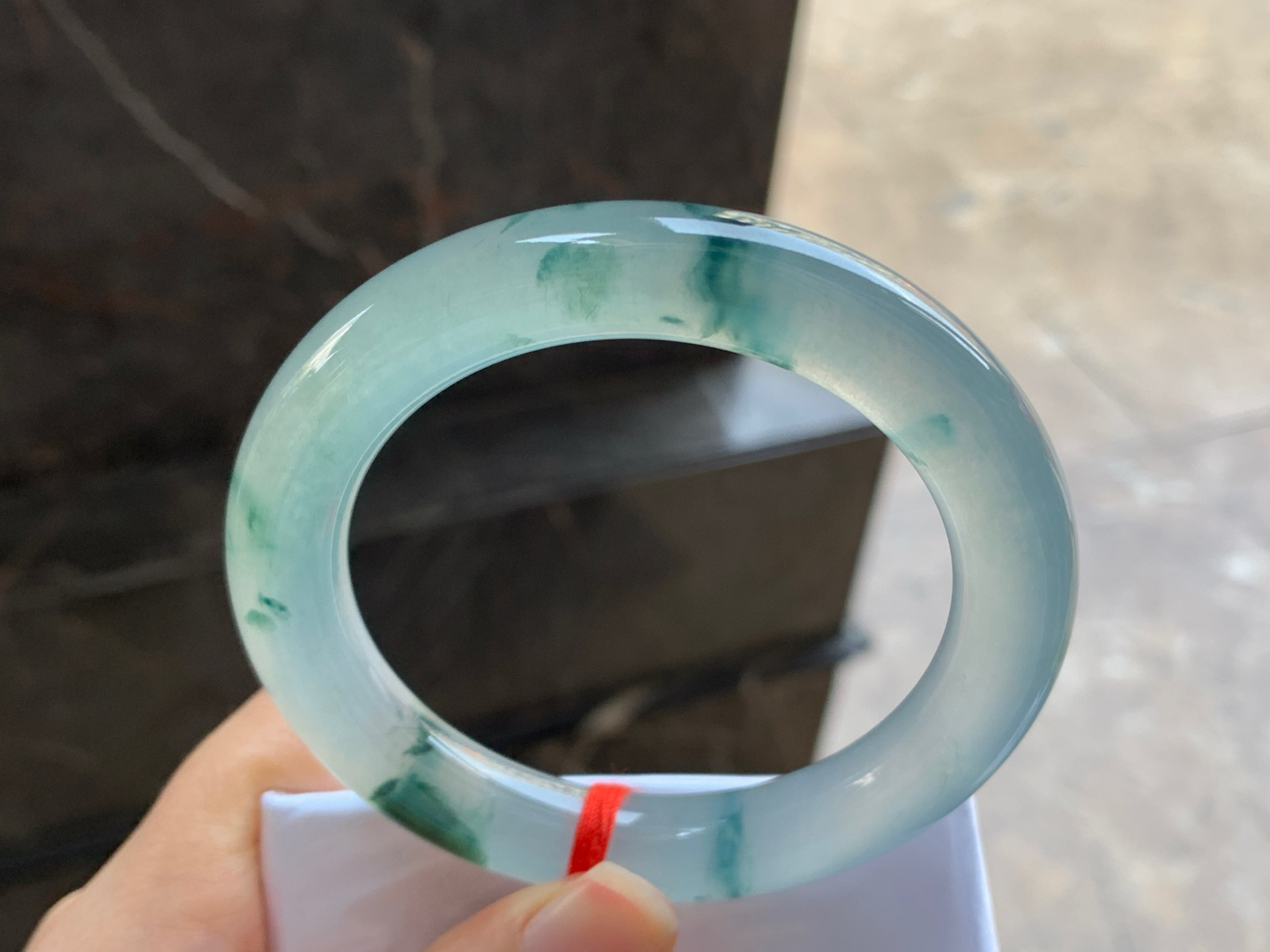 56.5-11

冰蓝花圆条手镯^_^种水透亮