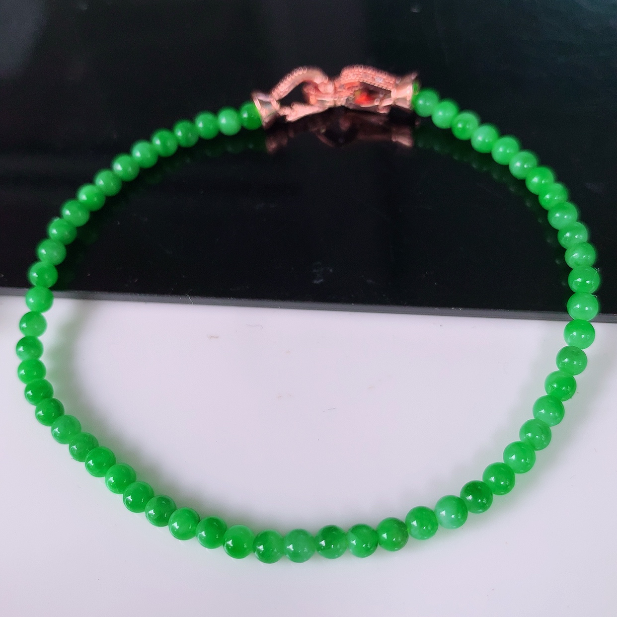 自然光实拍，冰润满绿翡翠手链， 辣绿翡翠手串，种老水足，冰清玉润  颜色漂亮  #083取一尺寸3.