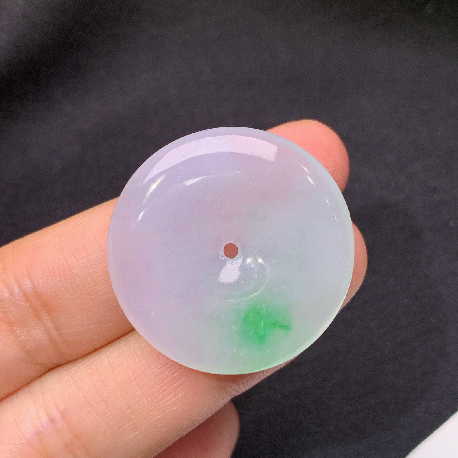 冰飘绿平安扣，冰冰润润，玉质细腻，种水足，Qi 尺寸27.6*4.7