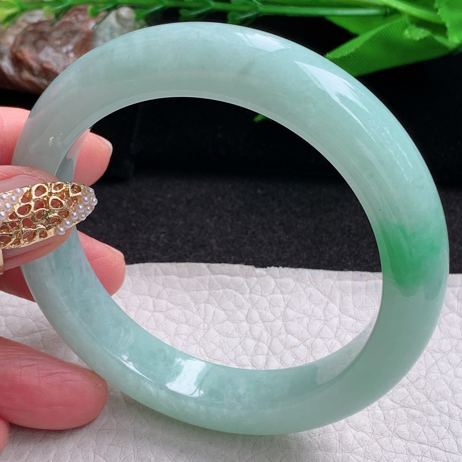 yh白底青58*13.3*7.3平安镯 缅甸翡翠a货手镯飘绿正圈玉镯子