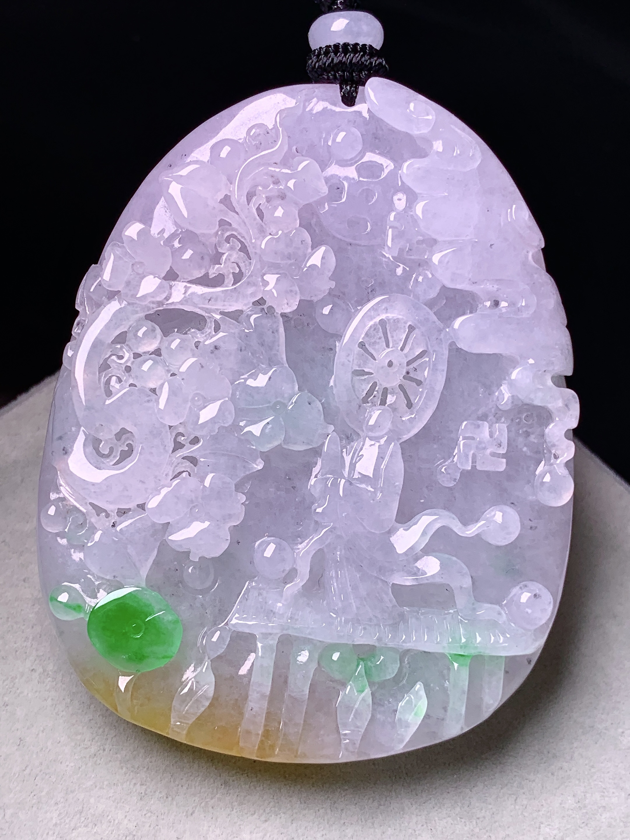 飘绿花开富贵牌吊坠 玉质细腻 色泽艳丽清新 水润亮眼 整体尺寸64*51.3*15.3w1