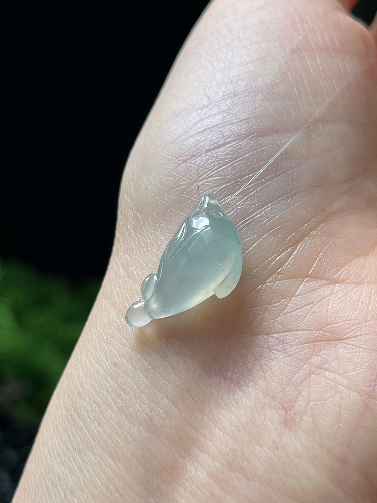 翡翠冰糯种淡绿色淡绿色鲸鱼