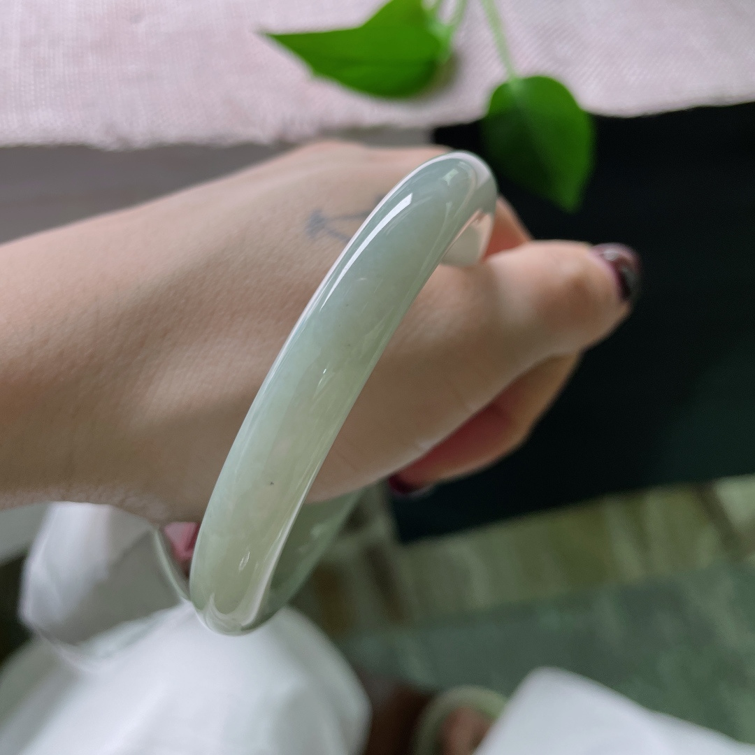 53.6/9.1绿底圆条，水润细腻，简约大方，色根，ss51629a