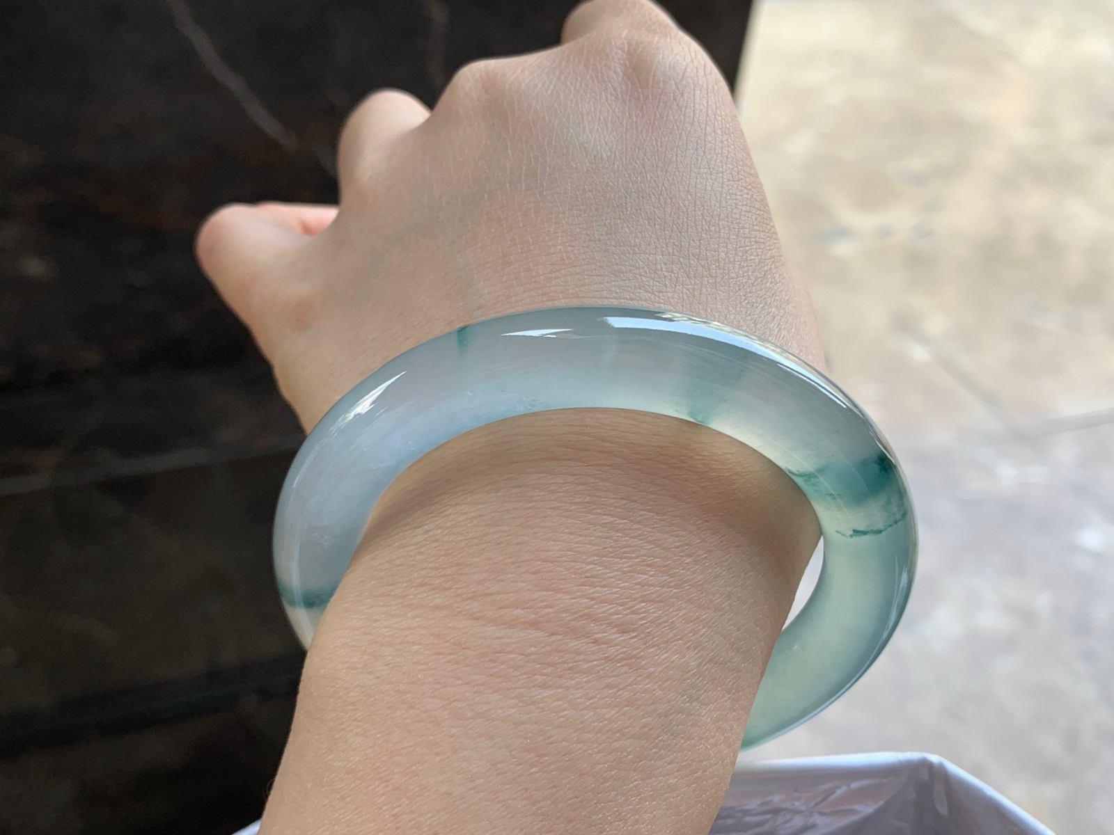 56.5-11

冰蓝花圆条手镯^_^种水透亮